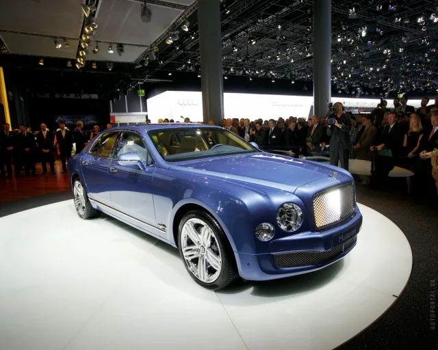 Bentley Mulsanne 2009 седан — 18