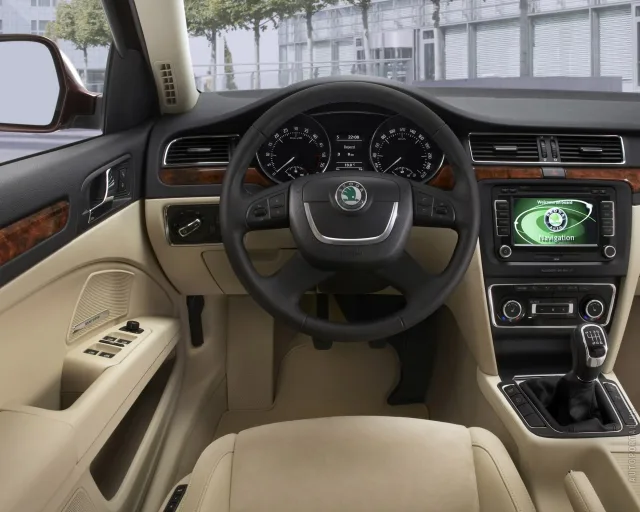 Skoda Superb 2.0D AT Elegance — 12