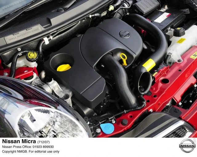 Nissan Micra 2002 хетчбек 3 двері — 2