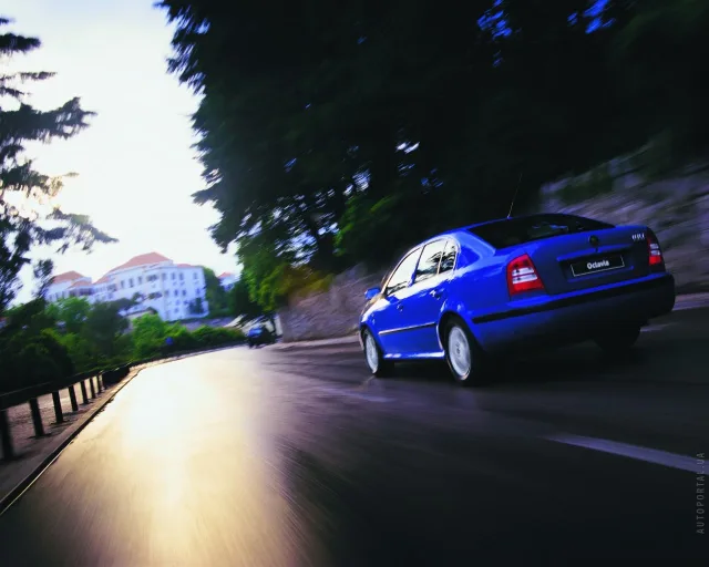 Skoda Octavia Tour hatchback — 12