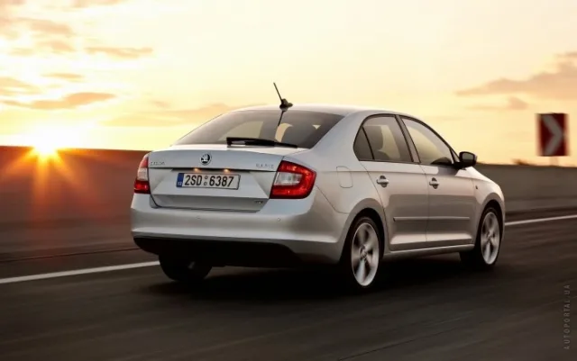 Skoda Rapid 1.2 TSI MT Active — 12