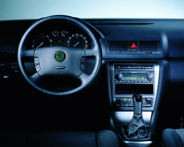 Skoda Octavia Tour hatchback — 5