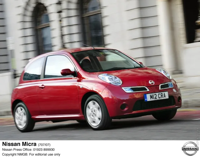 Nissan Micra 2002 хетчбек 3 двері — 9