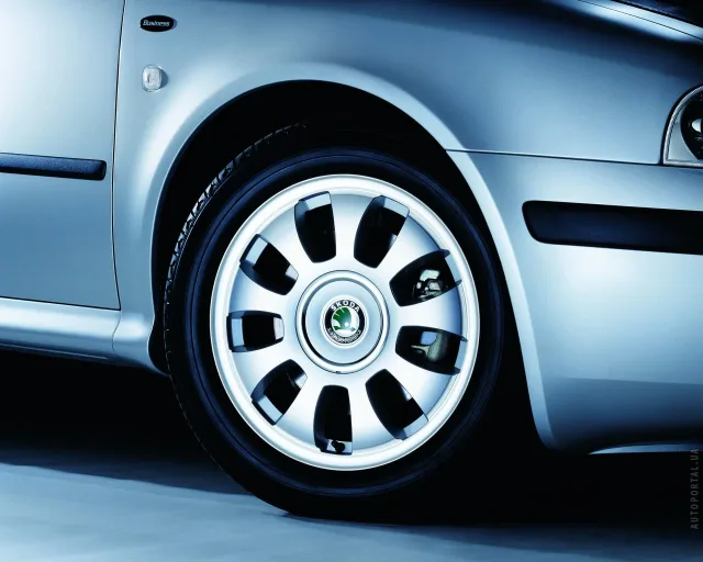 Skoda Octavia Tour hatchback — 14