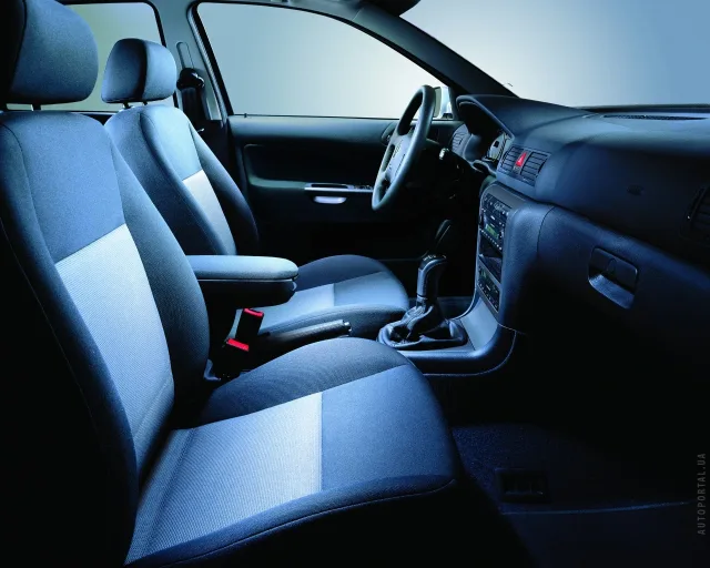 Skoda Octavia Tour hatchback — 3