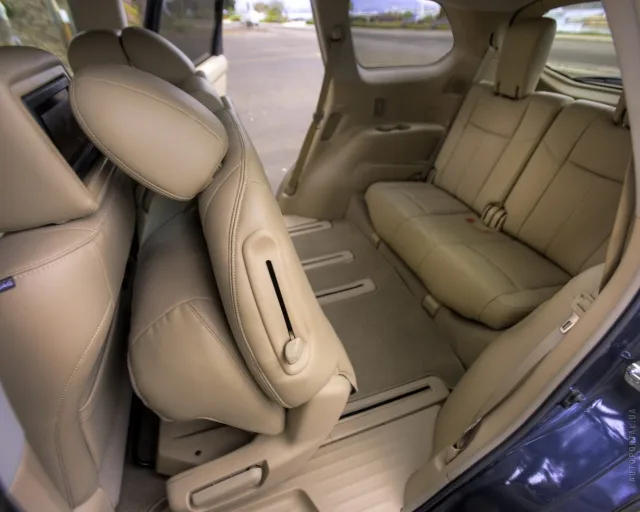 Nissan Pathfinder позашляховик — 2