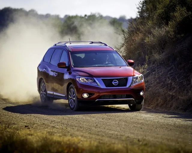 Nissan Pathfinder позашляховик — 18