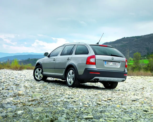 Skoda Octavia Scout універсал — 21