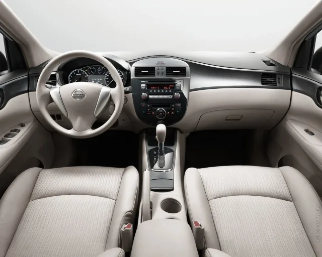 Nissan Tiida (Ниссан Тиида) 5-ти дверный хэтчбек — 3