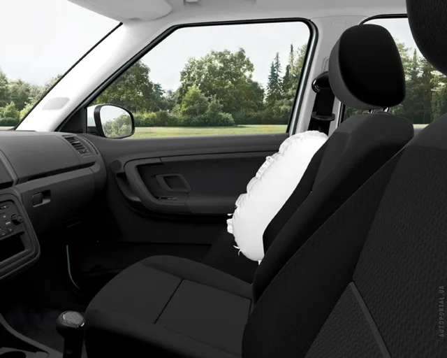 Skoda Fabia 2010 хетчбек — 9