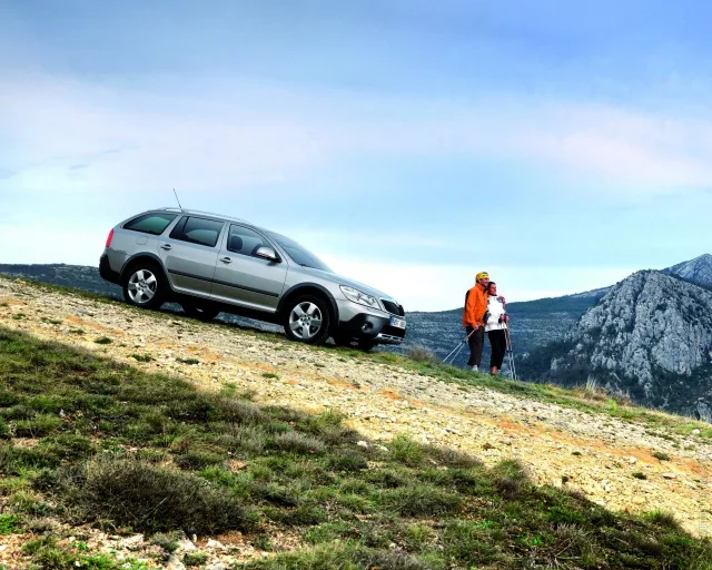 Skoda Octavia Scout універсал — 23