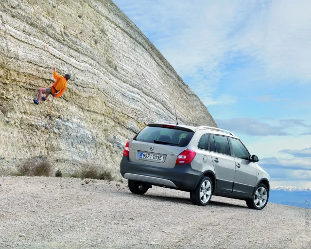 Skoda Fabia Scout 2008 універсал — 11