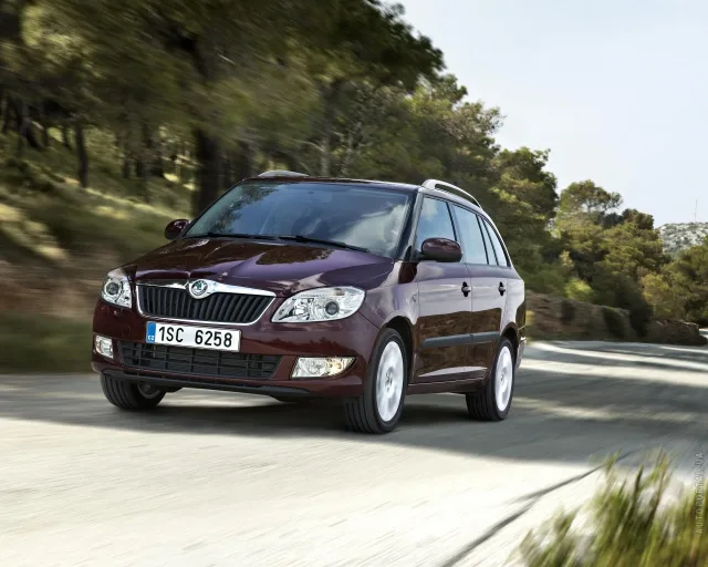 Skoda Fabia Combi 2010 універсал — 8