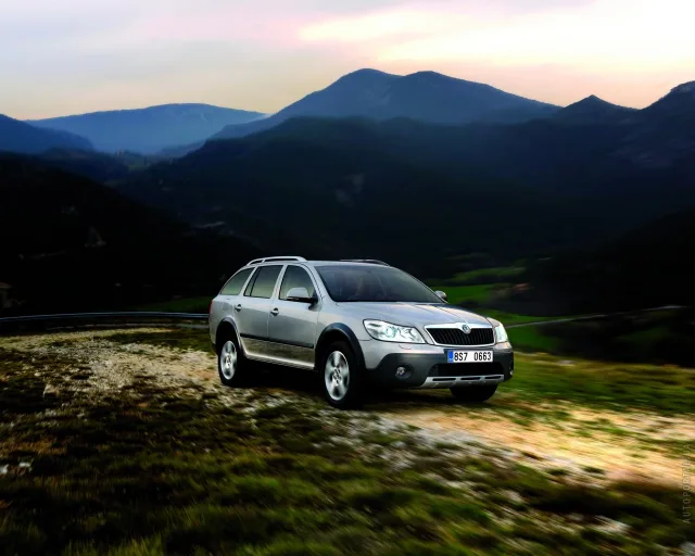 Skoda Octavia Scout універсал — 12