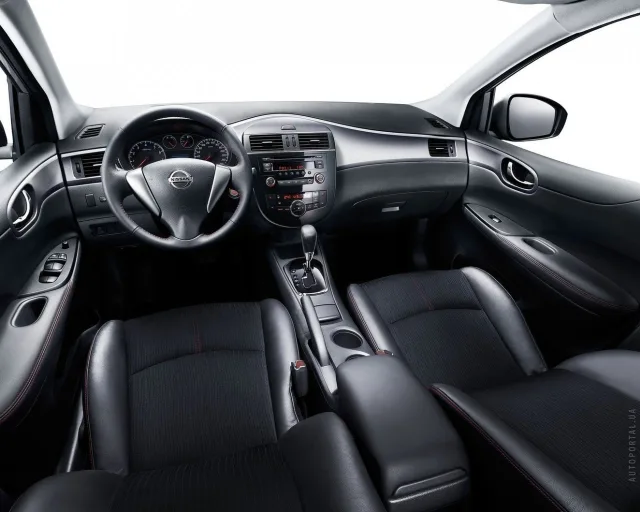Nissan Tiida (Ниссан Тиида) 5-ти дверный хэтчбек — 2