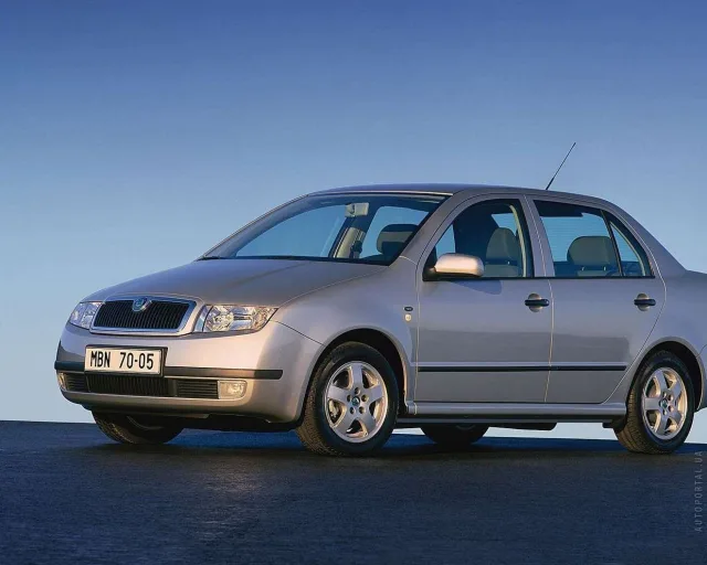 Skoda Fabia 2000 (Шкода Фабия) седан — 4
