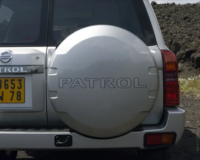 Nissan Patrol 2004 позашляховик — 18
