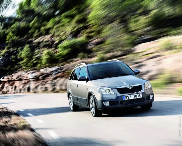 Skoda Fabia Scout 2008 універсал — 21