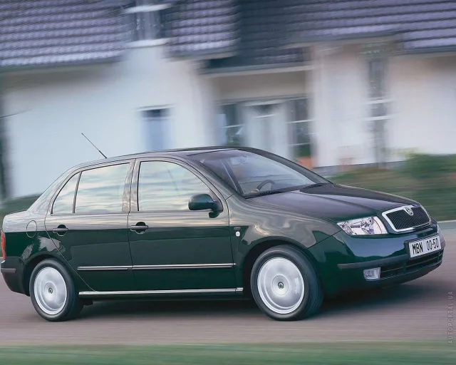 Skoda Fabia 2000 (Шкода Фабия) седан — 3