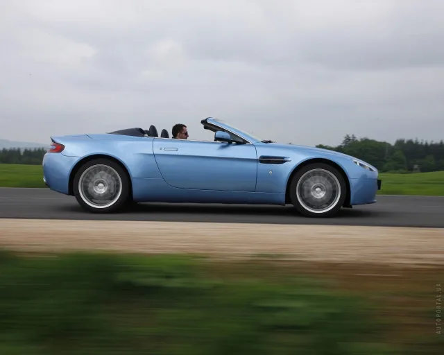 Aston Martin V8 Vantage Roadster S 4.7 AT — 4
