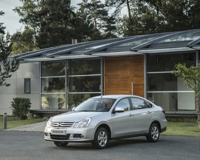 Nissan Almera 2012 sedan — 13