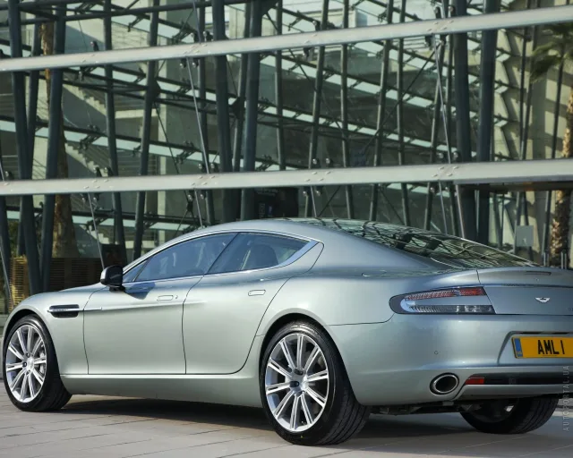 Aston Martin Rapide ліфтбек — 2