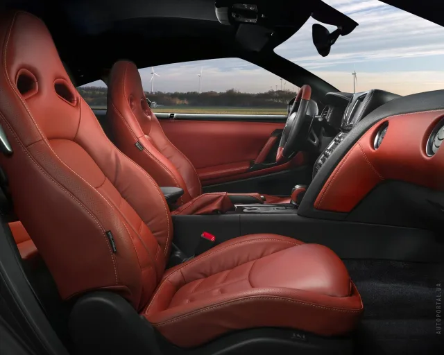 Nissan GT-R 2013 coupe — 3