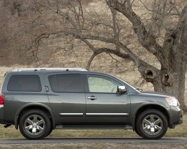 Nissan Armada позашляховик — 9