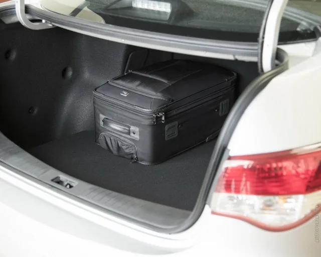 Nissan Almera 2012 sedan — 4