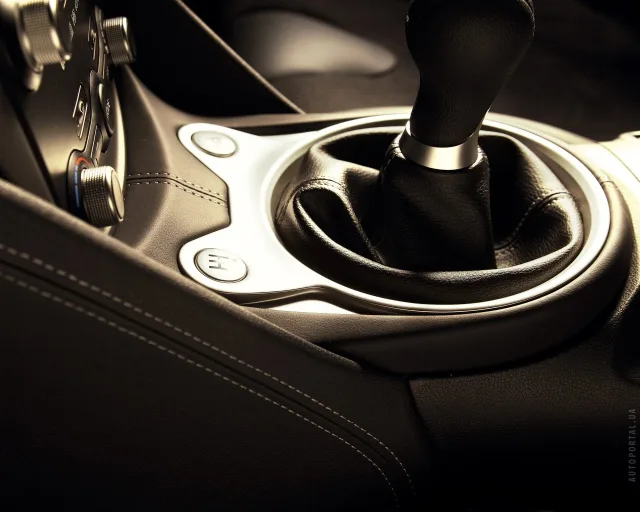 Nissan 370Z купе — 6