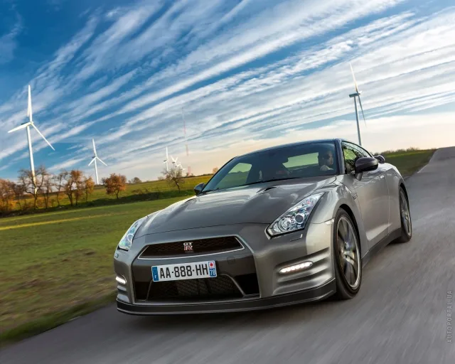 Nissan GT-R 2013 coupe — 10