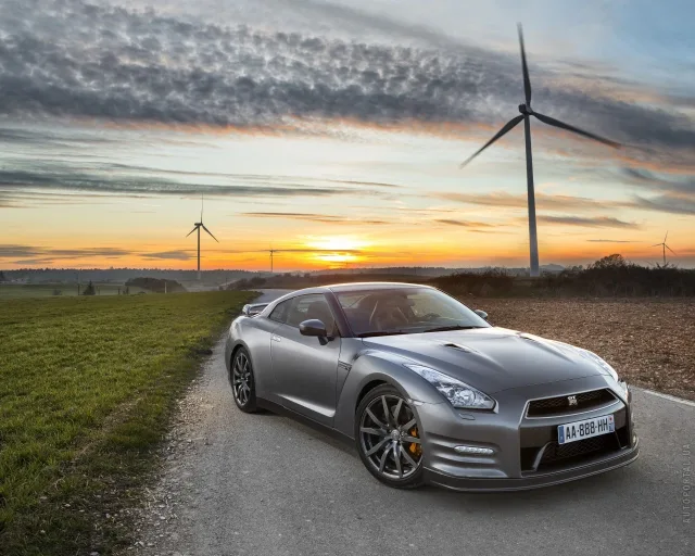 Nissan GT-R 2013 coupe — 18