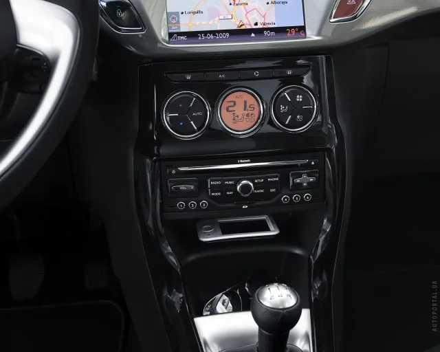 Citroen C3 1.4 MT Attraction — 25