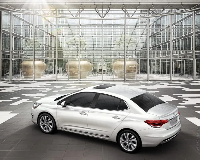Citroen C4 L sedan — 6