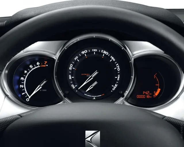 Citroen DS3 хетчбек — 12