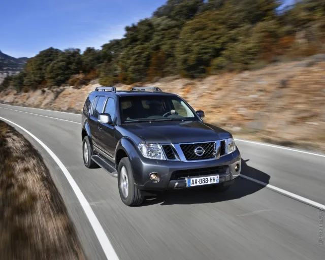 Nissan Pathfinder 2008 позашляховик — 21