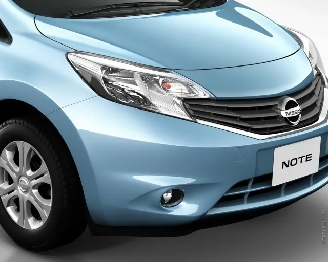 Nissan Note 2012 5-дверний хетчбек — 11
