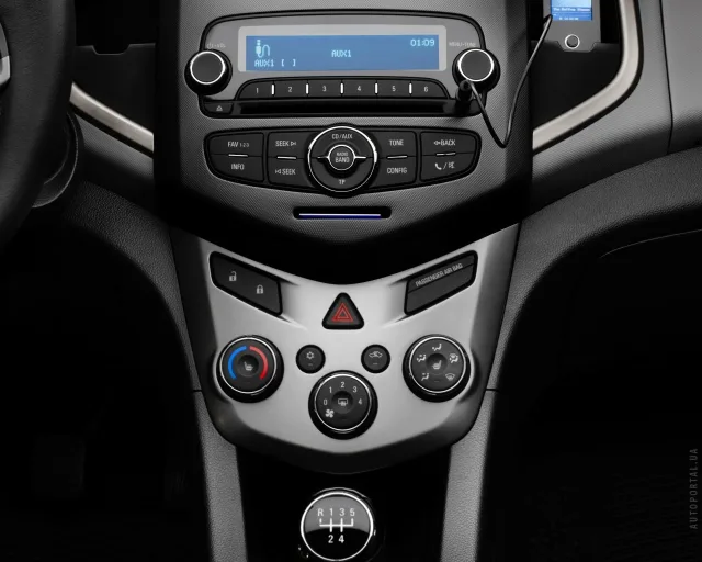 Chevrolet Aveo 2012 (Шевроле Авео) 5-ти дверный хэтчбек — 6