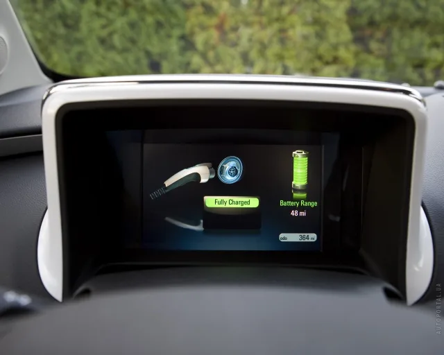 Chevrolet Volt хетчбек — 10