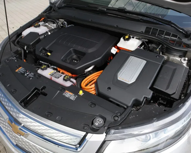 Chevrolet Volt хетчбек — 18