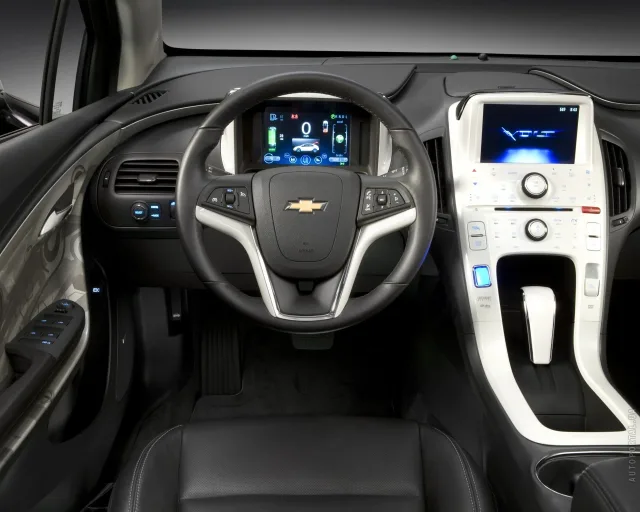 Chevrolet Volt хетчбек — 9
