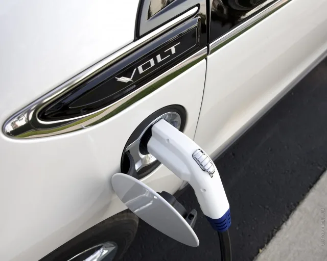 Chevrolet Volt хетчбек — 17