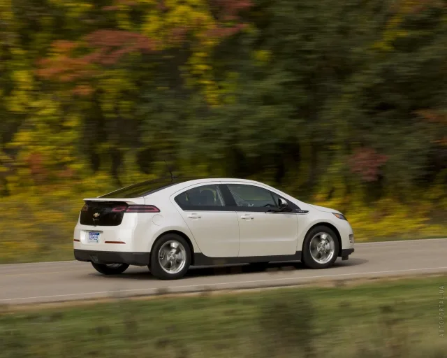 Chevrolet Volt хетчбек — 25