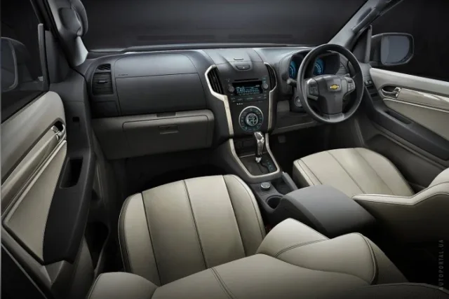 Chevrolet Trailblazer 2012 кросовер — 2