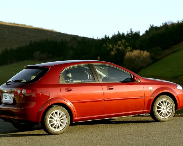 Chevrolet Lacetti 5-door hatchback — 9
