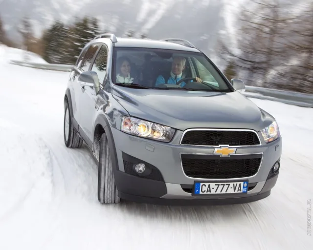 Chevrolet Captiva 2011 crossover — 18