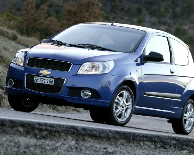 Chevrolet Aveo 3-дверний хетчбек — 5