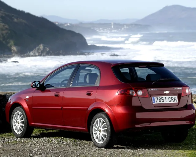 Chevrolet Lacetti 5-door hatchback — 8