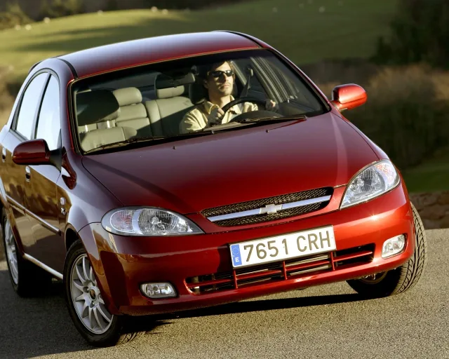 Chevrolet Lacetti 5-door hatchback — 16