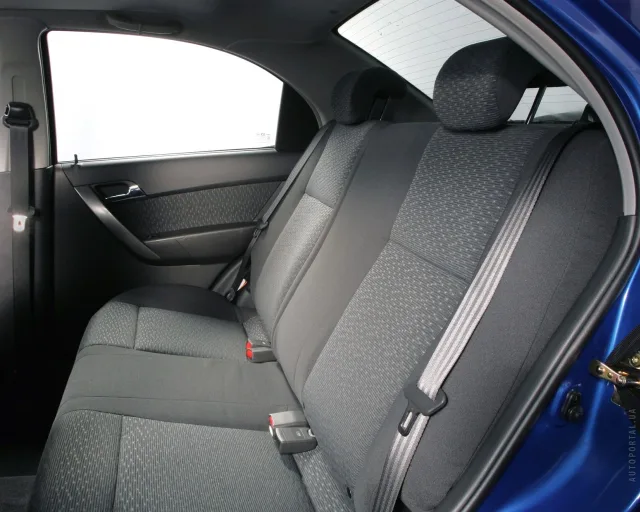Chevrolet Aveo седан — 4